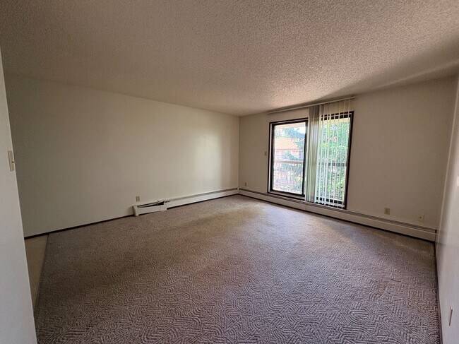 Building Photo - 2 Bed 1 Bath Unit 404A