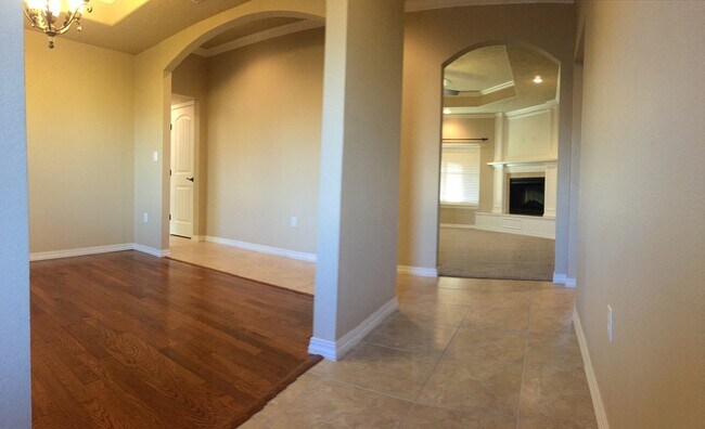 Photo - 3912 Woodlark Road