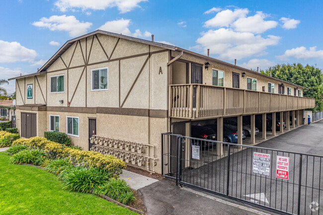 Building Photo - Moss Gardens Apartments