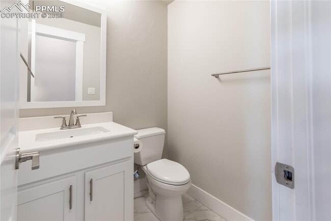 Photo - Like new Modern design! 3 bed, 4 bath, 2 c...