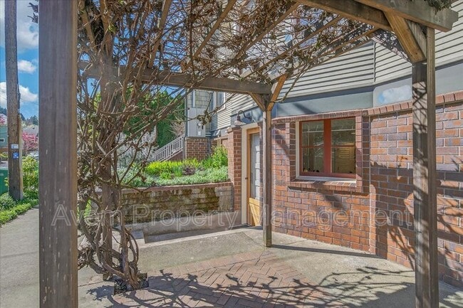 Building Photo - 1705 NW 25th Ave Unit B - 1