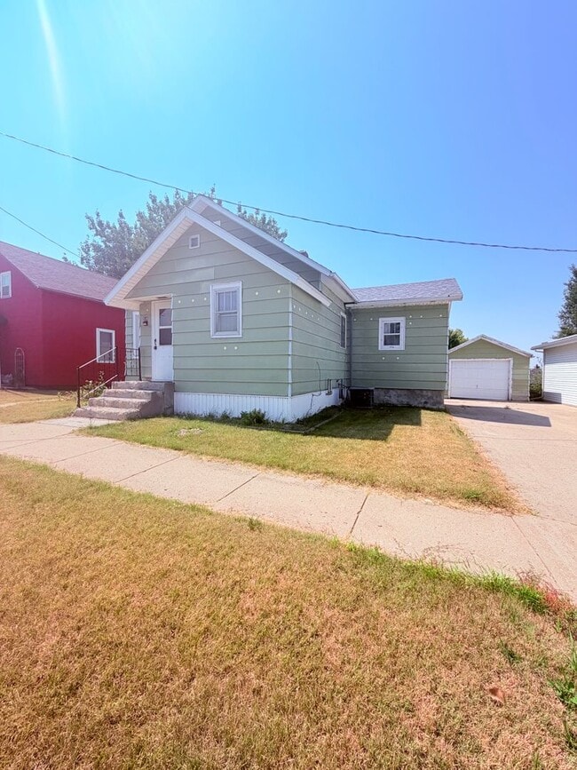 Building Photo - 2 bed 2 bath house
