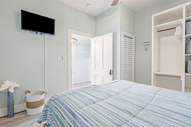 Building Photo - 1208 Avenue K