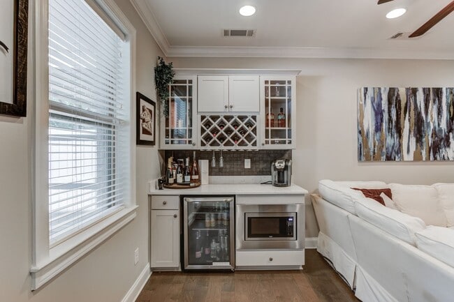 Photo - 1450 Edgebrook Ct NE