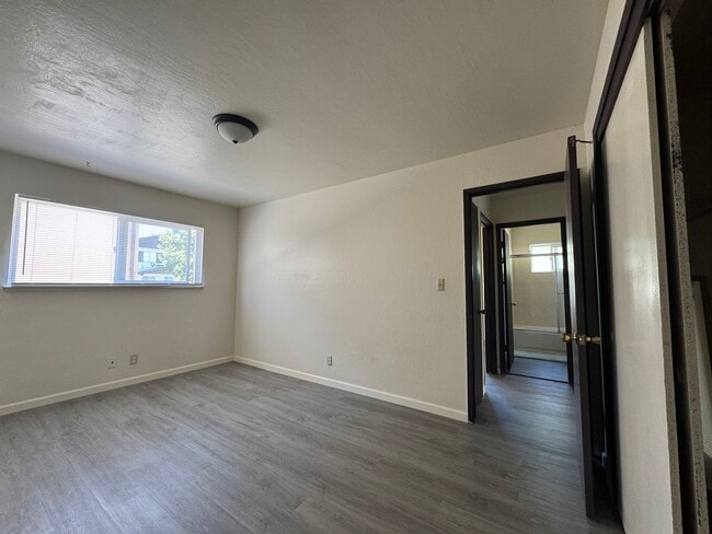 Building Photo - 658 Kodiak Ct Unit 1