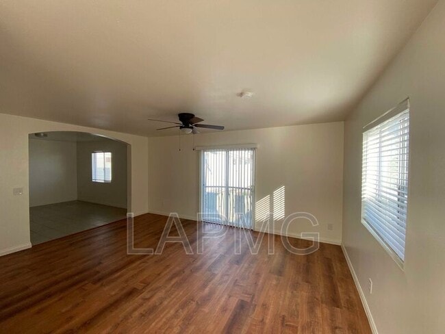 Building Photo - 762 W 21st St