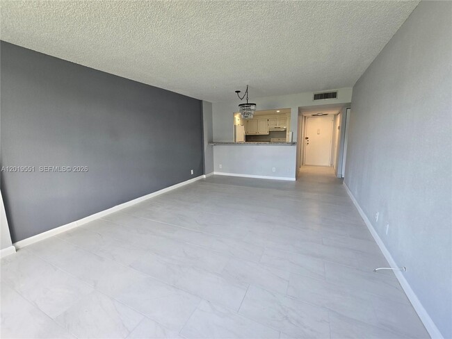 Photo - 2761 Taft St Unit 106
