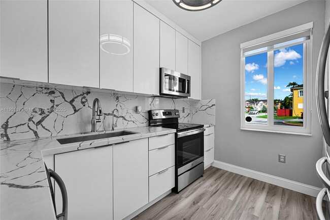 Photo - 640 SE 1st St