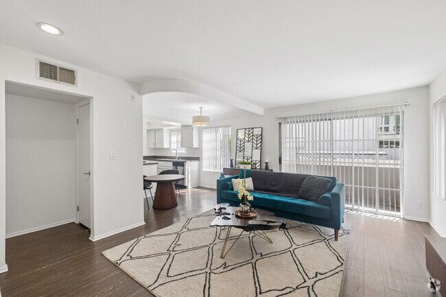 2BR, 2BA - 900SF - Living Room