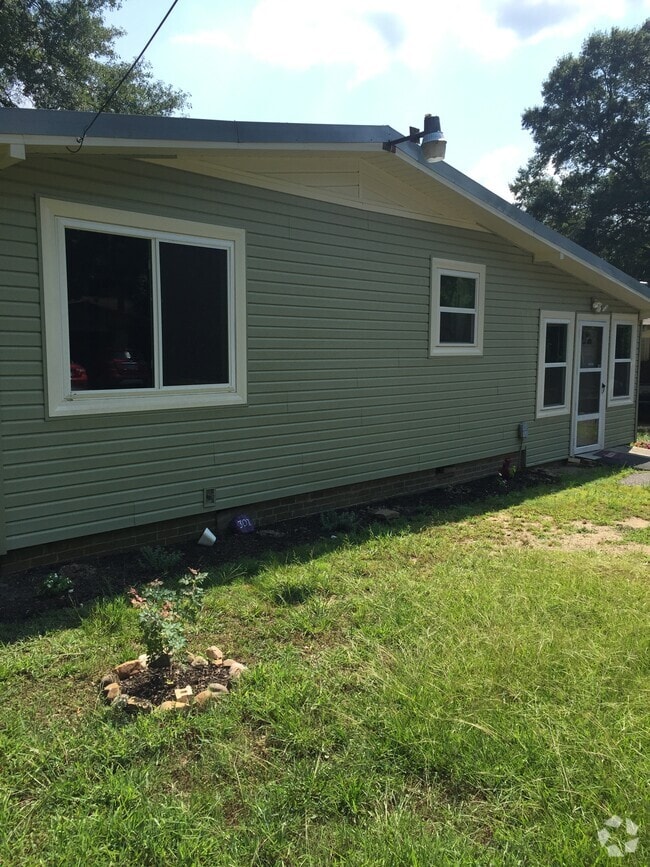Building Photo - 307 Sunset Dr Rental