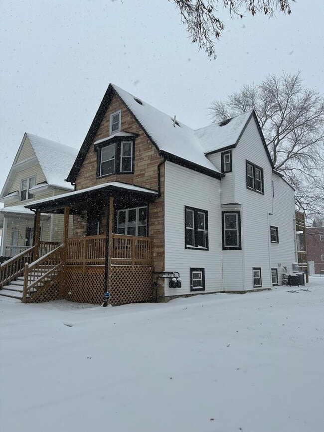 Building Photo - 233 N Lorel Ave