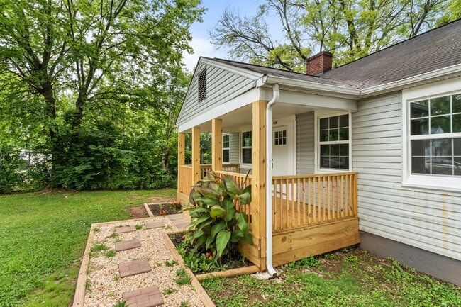 Photo - Freshly Renovated 2 Bed, 1 Bath – Prime Location Near Downtown Knoxville!