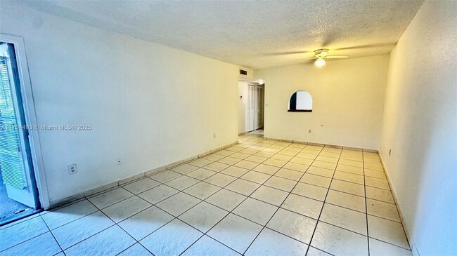 Photo - 5755 W 20th Ave Unidad 201 Rental