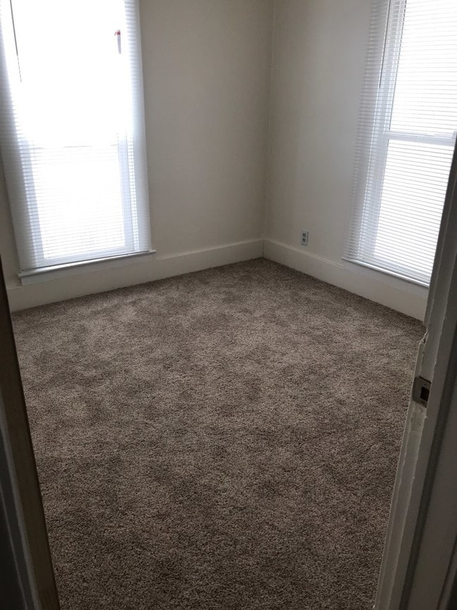 Photo - 152 S Kenwood St Unit 152 Kenwood