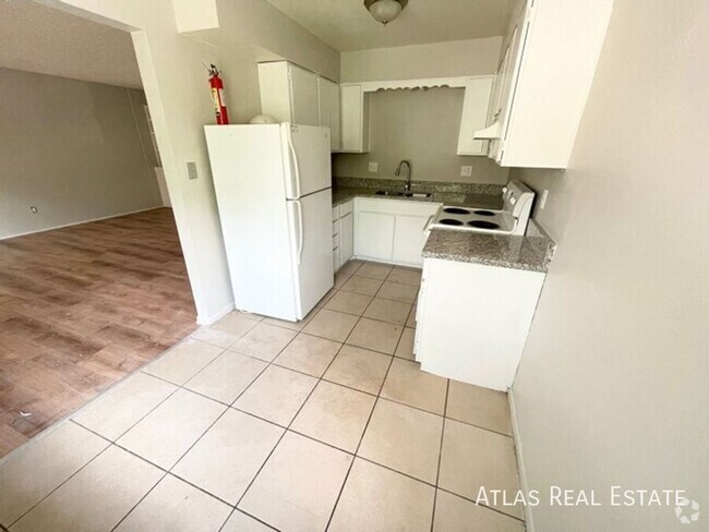 Building Photo - 303 University Dr Unit 4 Rental