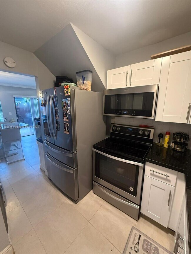Photo - 1595 SW 122nd Ave Unidad 4-6