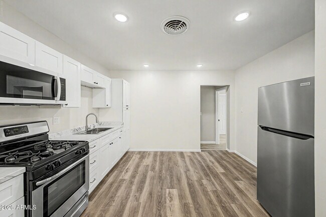 828 W Central Ave