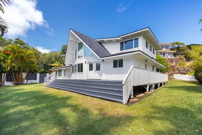 Building Photo - Kahala Home 5 bedroom 4 bath with Large Yard