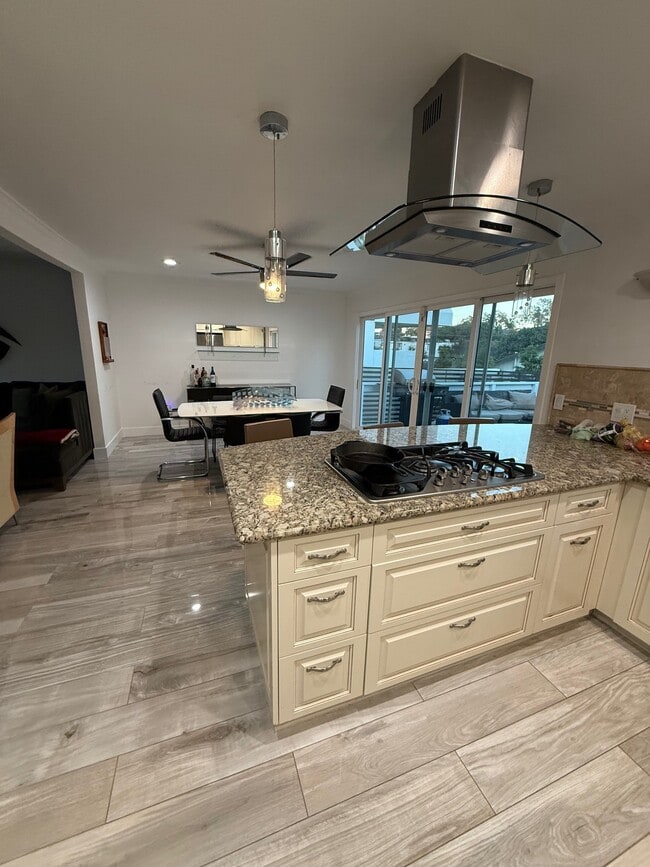 Photo - 2396 Redlands Dr