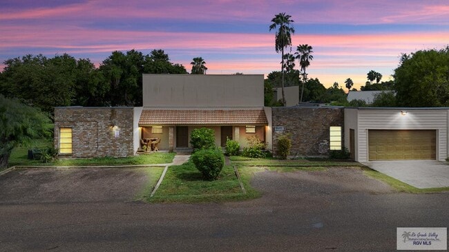 Building Photo - 805 Continental Dr Unit #3