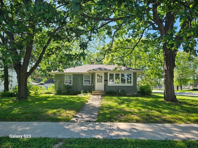 Building Photo - 1702 Gross Ave