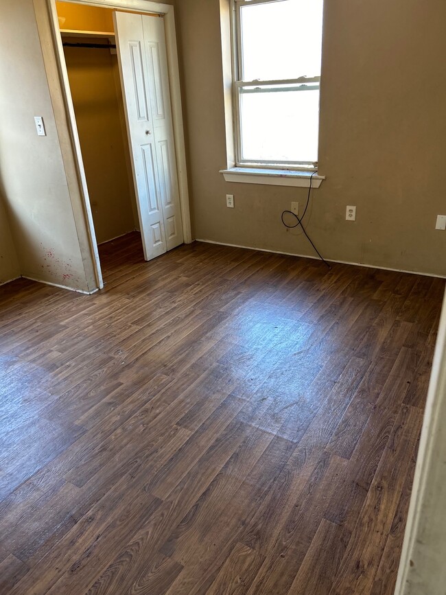 Building Photo - 64 W Askren St Unit 64 Rental