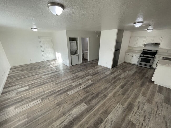 Building Photo - 2 BEDROOM 2 BATH, SECOND FLOOR Unit 6945 Mendon #3