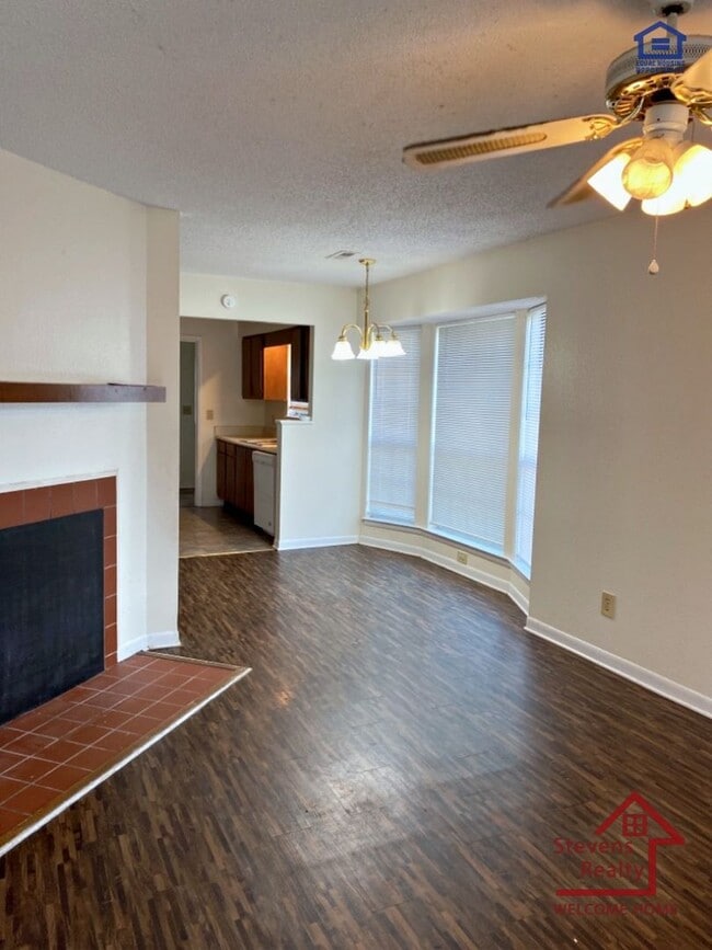 Photo - 445 Oriole Dr