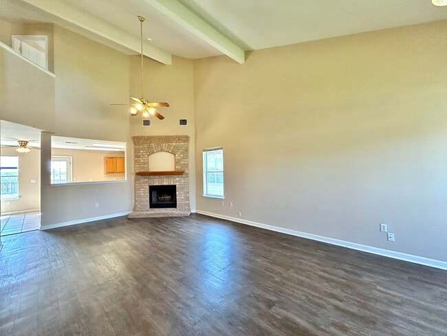 Photo - Beautiful 4BR 2.5BA with High Ceilings & H...