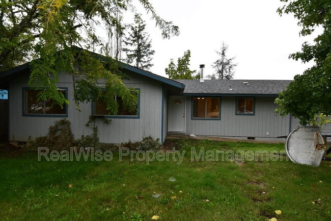 Building Photo - 805 NE Ash Ct Rental