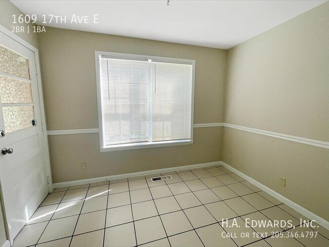 Photo - 1609 17th Ave E