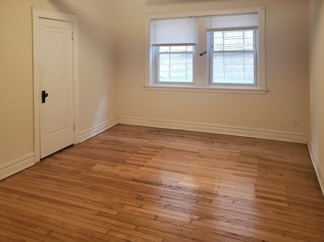 Photo - 2922 N Albany Ave Unidad GARDEN