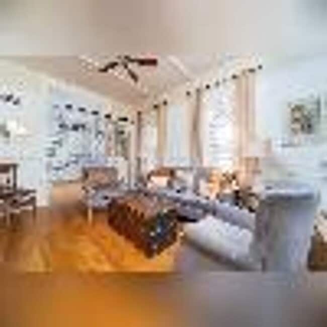 Photo - 251 Charlotte St
