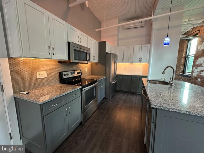 Photo - 820 W Market St Apartment Unit 2B