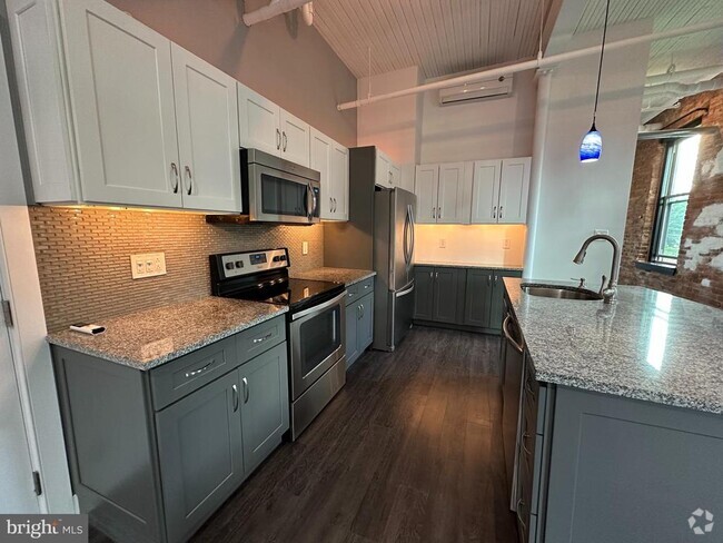 Building Photo - 820 W Market St Unit 2B Rental