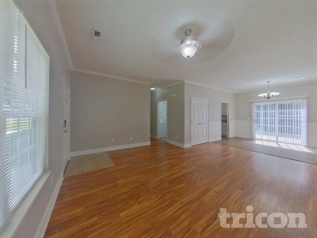 Photo - 117 W Nims Ave