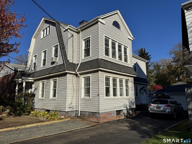 Building Photo - 1253 Forest Rd Unit #2