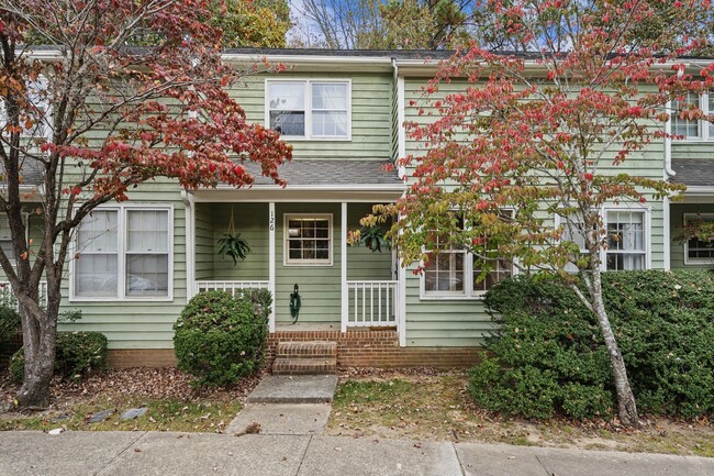 Building Photo - Woodcroft Furnished Townhome! Utilities in...