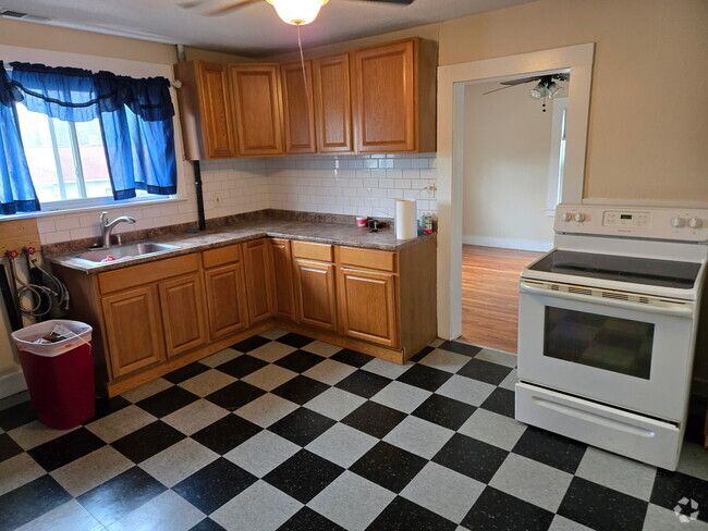 Building Photo - 119 Main St Unit #4 Rental