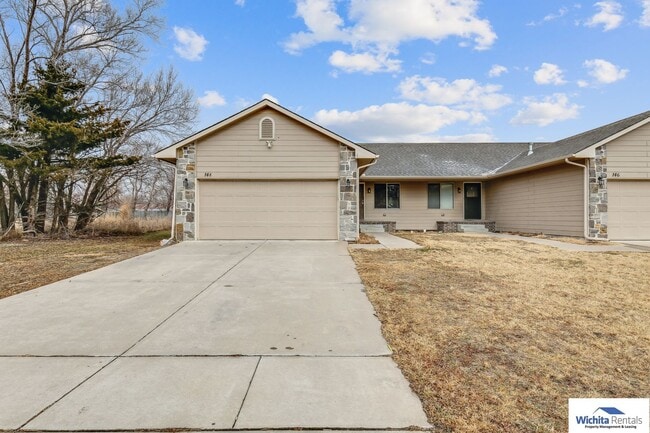 Large 4 bedroom 3 bath duplex - Large 4 bedroom 3 bath duplex House