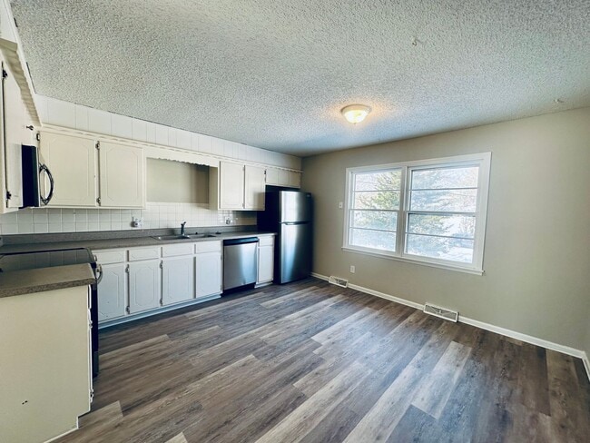 Photo - {1811} Updated duplex with great natural light and tons of space + Recently Renovated + Stainless...
