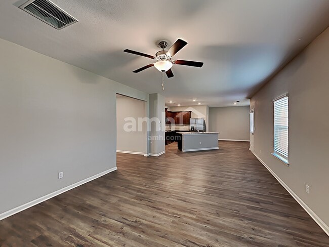 Photo - 613 Gleaner Wy