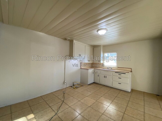 752 W Main St