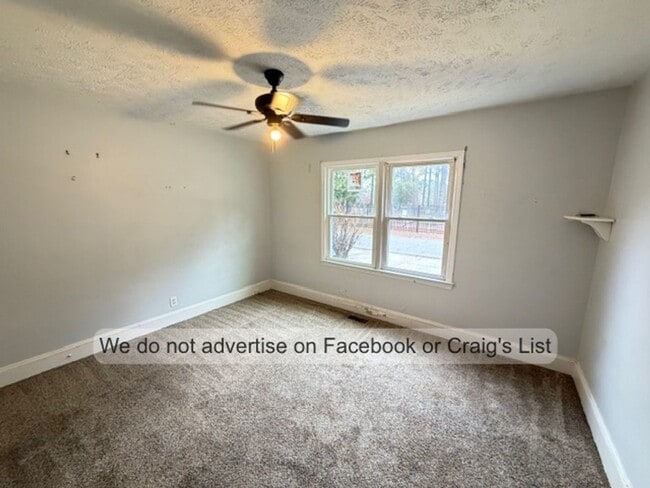 Photo - Blake Street &amp; Facility Drive Duplex Unidad Facility Drive 110