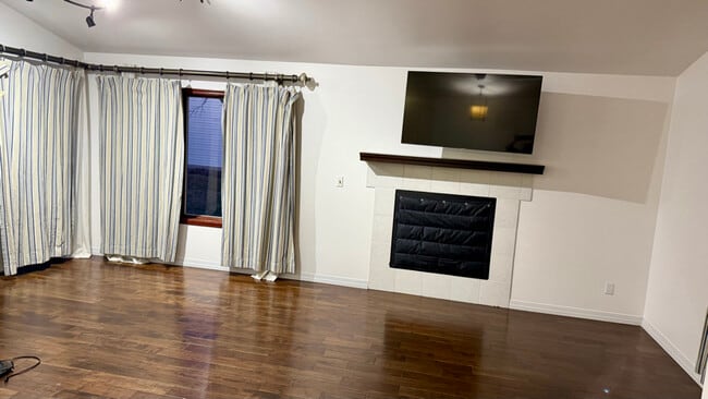 Building Photo - 200 Harvest Way