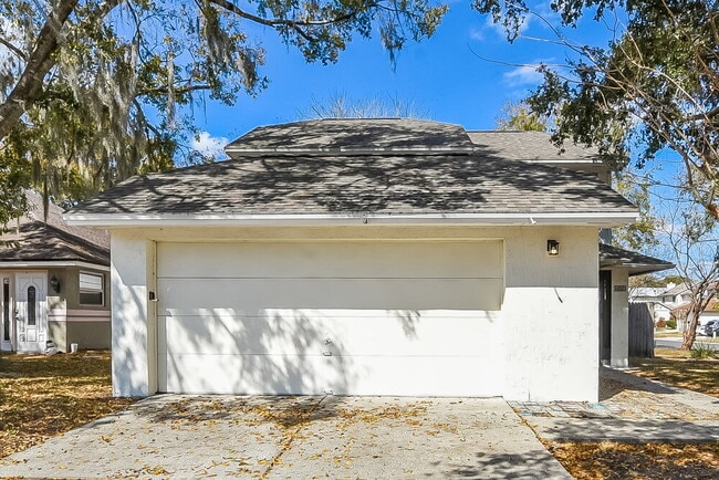 Building Photo - 402 E Springtree Way