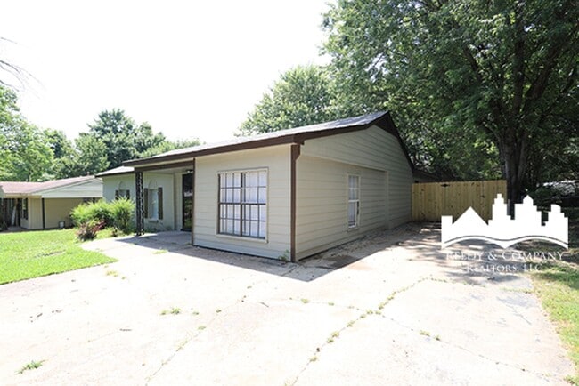 Photo - 3095 Normandy Dr