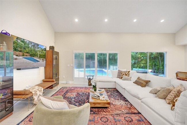 Photo - 2360 Tigertail Ave