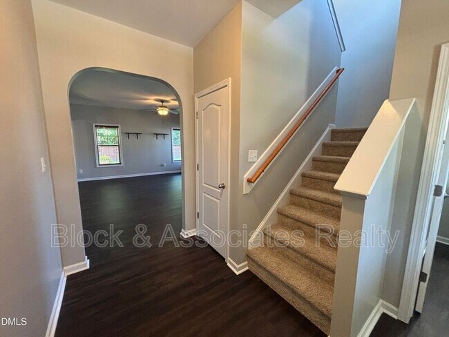 438 Roanoke Dr