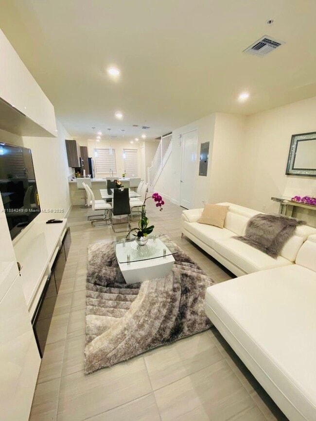 Building Photo - 6416 NW 102nd Ct Unit 108 Rental